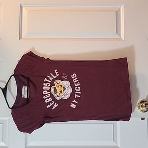 Aeropostale maroon shirt
